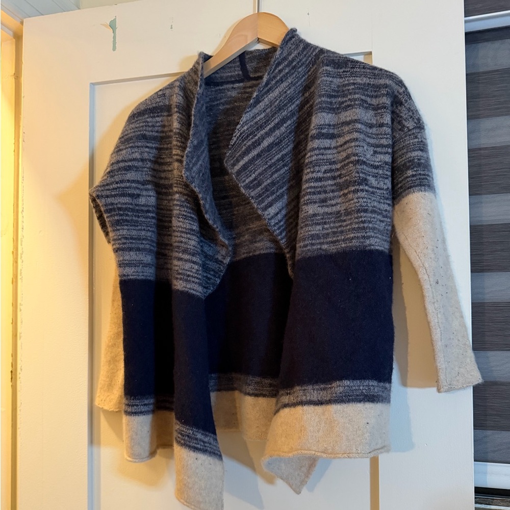 Striped Black, Grey and Cream Women's Cashmere Sweater no tags but believe Forte